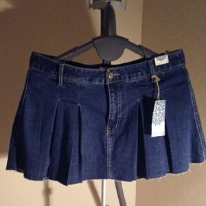 DAKOTA BLUE  Chic Washed Blue Denim Pleated Skater Skirt With Raw Hem Size L